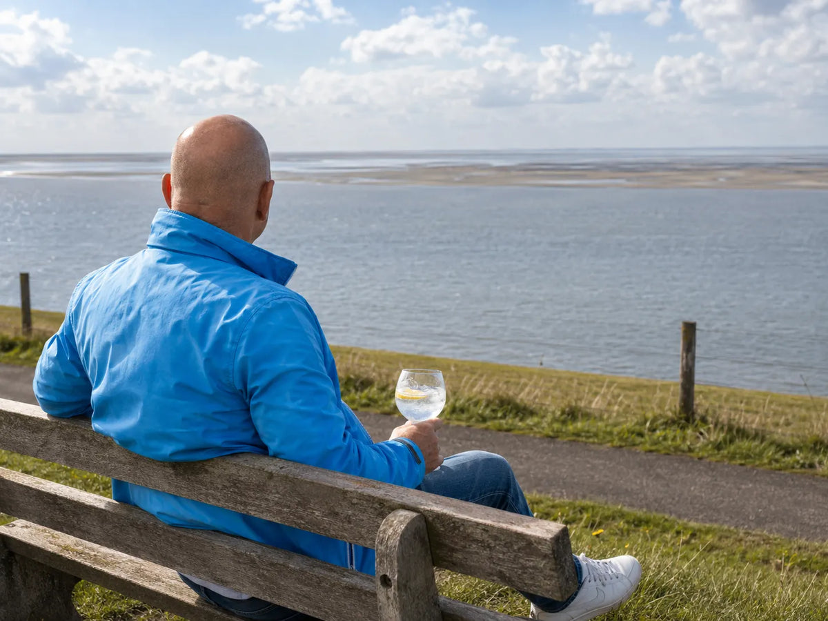 Gründer Jan Budde auf dem Deich an der Nordsee